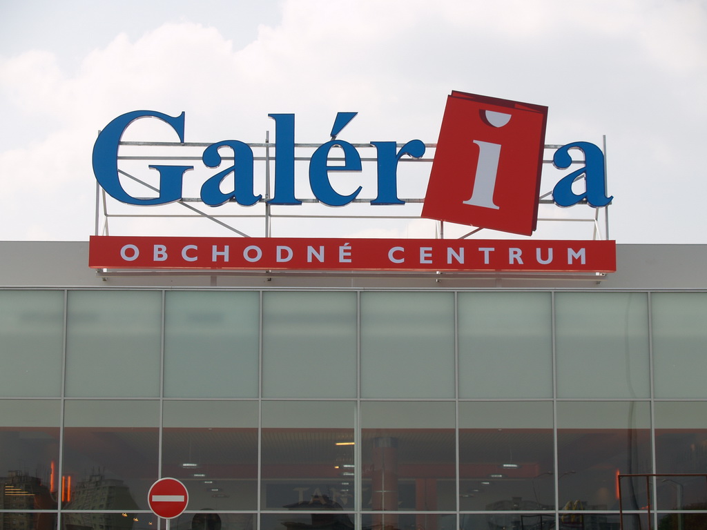 Instalace světelné reklamy OC Galéria